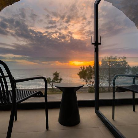 Neoma Luxury Suites Karterados  Esterno foto