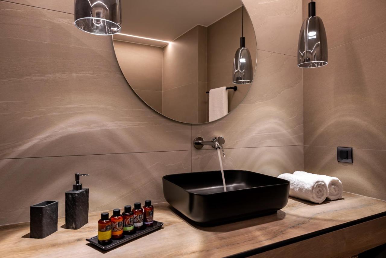 Neoma Luxury Suites Karterados  Esterno foto