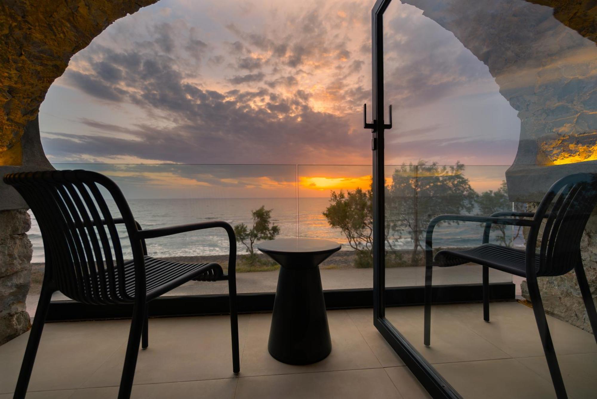 Neoma Luxury Suites Karterados  Esterno foto